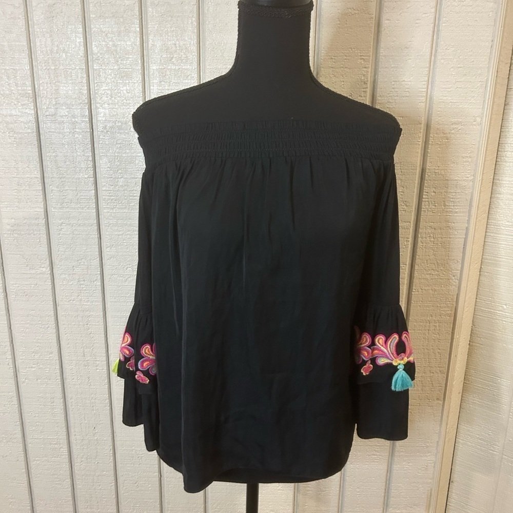 Lilly Pulitzer Tobyn Off Shoulder Top, size XS. - Picture 4 of 7